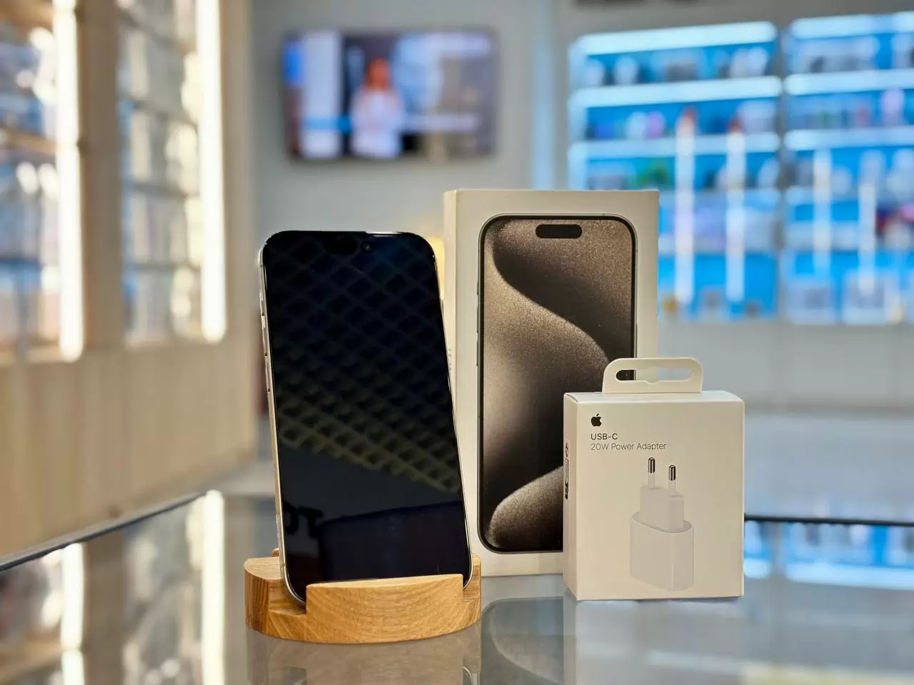 - Смартфон Apple iPhone 15 Pro, Натуральный титан, 256 ГБ / 4705*