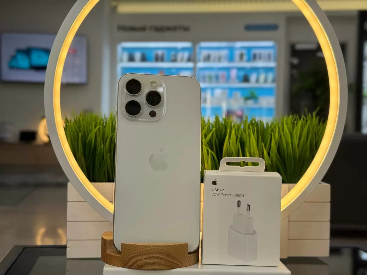 - Смартфон Apple iPhone 15 Pro Max, Белый титан, 256 ГБ / 4090*