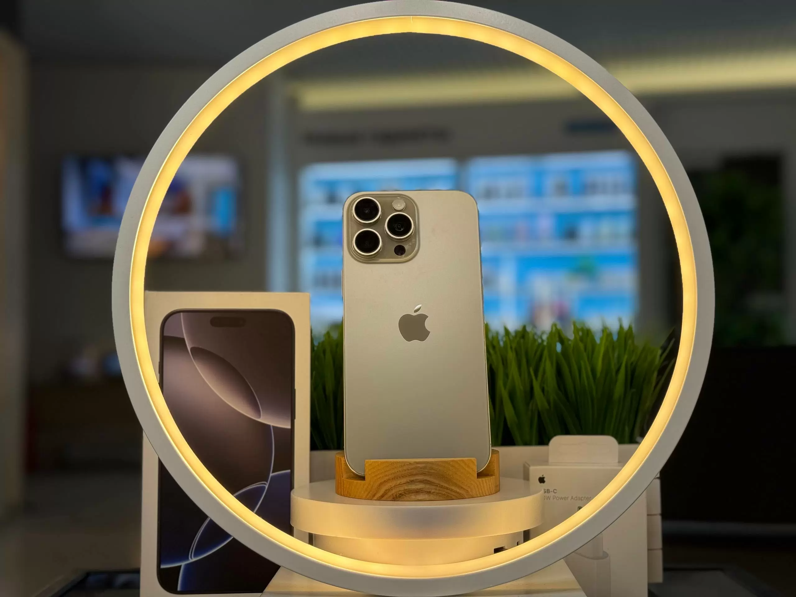 - Смартфон Apple iPhone 16 Pro Max Dual eSIM, Натуральный титан, 256 ГБ / 1149*