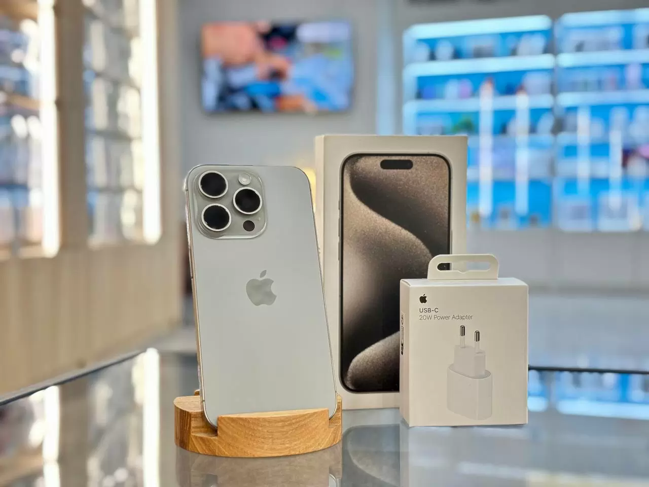 - Смартфон Apple iPhone 15 Pro, Натуральный титан, 256 ГБ / 4705*