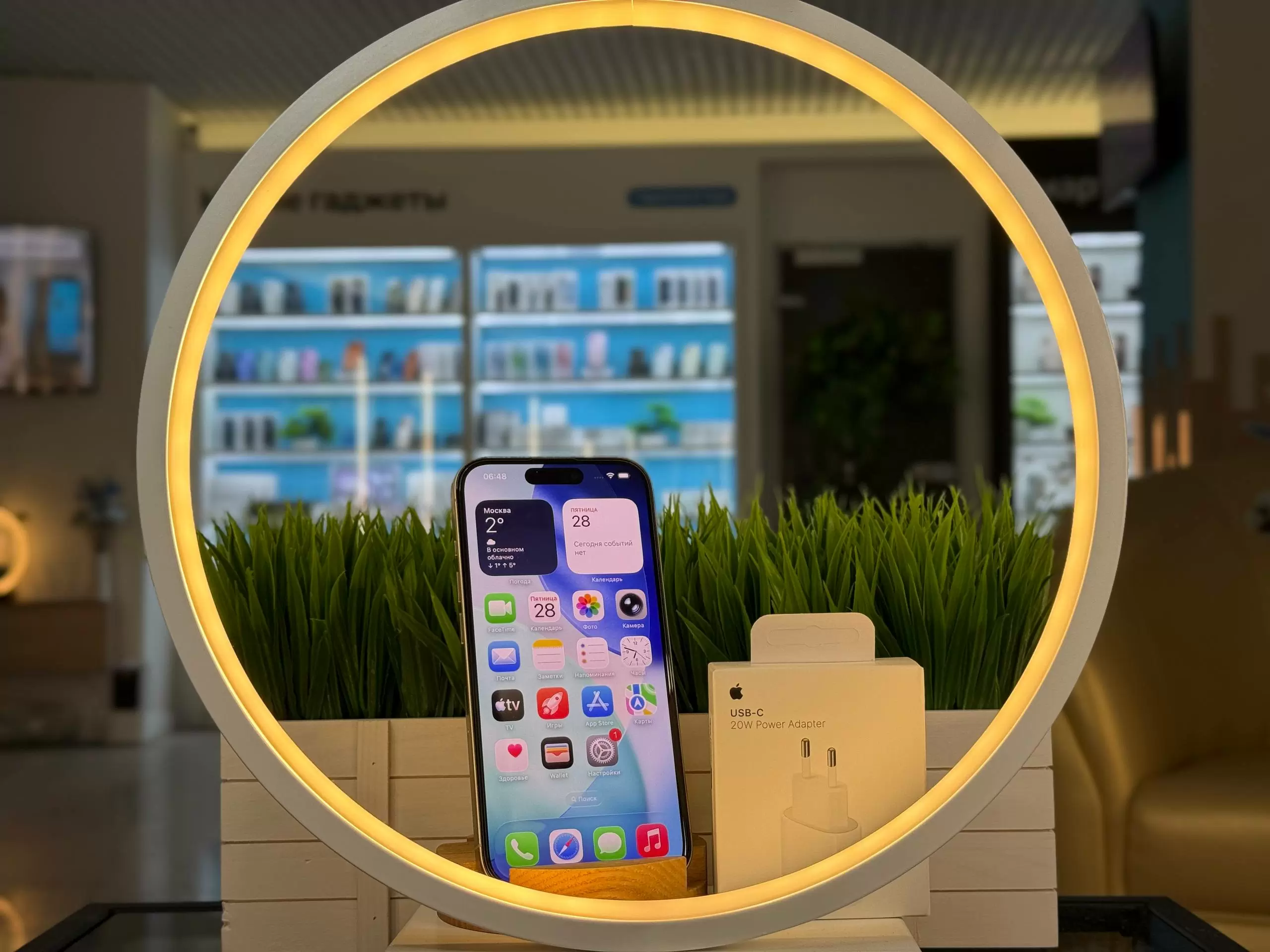 - Смартфон Apple iPhone 15 Pro, Натуральный титан, 256 ГБ / 4935*