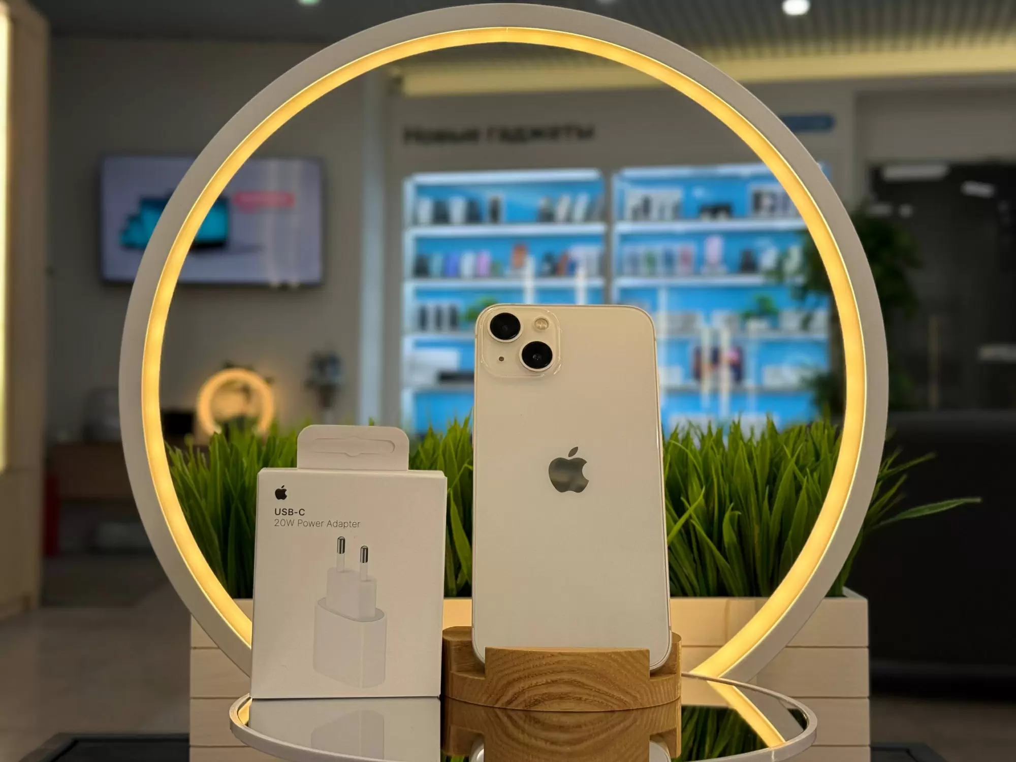 - Смартфон Apple iPhone 13, Сияющая звезда, 256 ГБ / 2478*