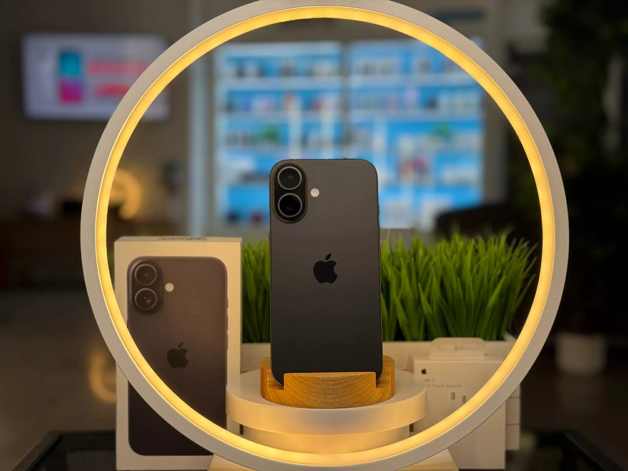 - Смартфон Apple iPhone 16, Чёрный, 128 ГБ / 7984*