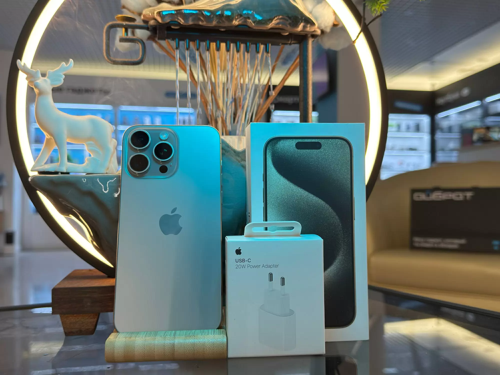 - Смартфон Apple iPhone 15 Pro Max, Натуральный титан, 256 ГБ / 9570*