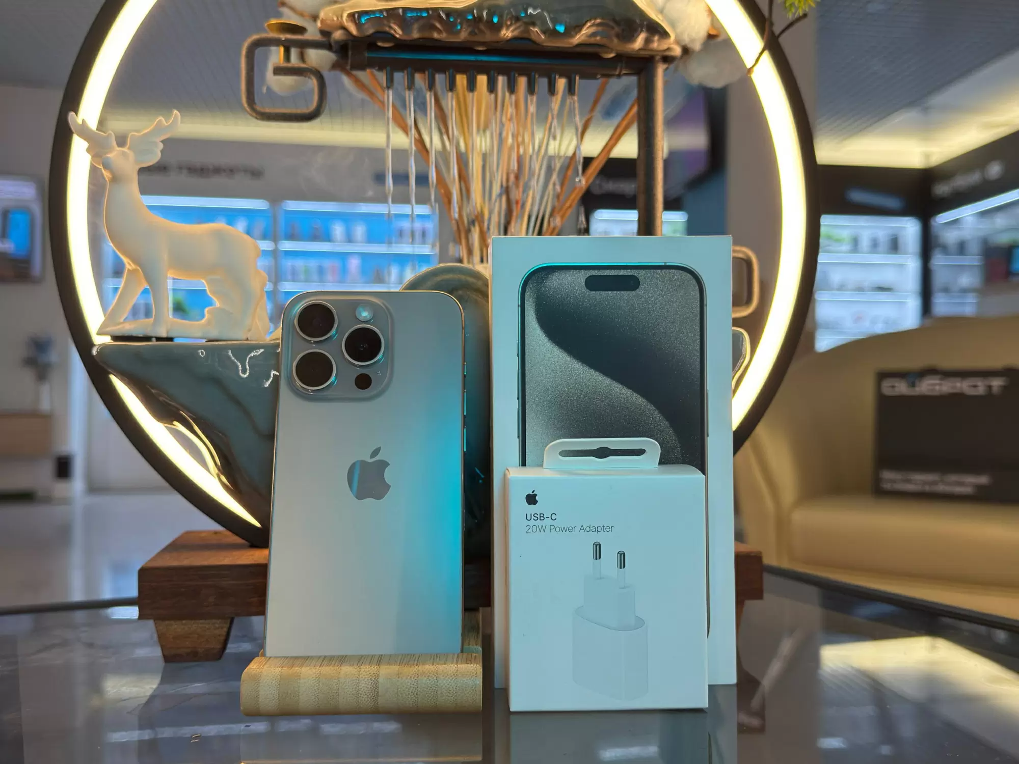 - Смартфон Apple iPhone 15 Pro, Натуральный титан, 256 ГБ / 9243*