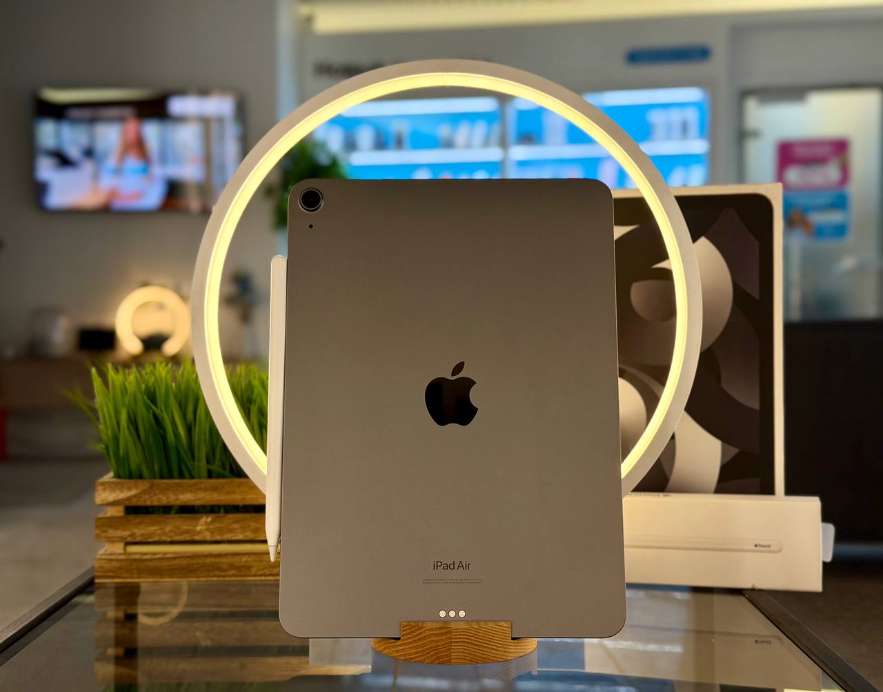 Планшет Apple iPad Air 5, Wi-Fi 2022, (Wi-Fi), Серый Космос, 64 ГБ / CWV5*