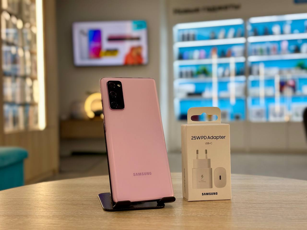 Смартфон Samsung Galaxy S20 FE, 8 /256 ГБ, Лавандовый / 0654* Смартфон Samsung Galaxy S20 FE, 8 /256 ГБ, Лавандовый / 0654*