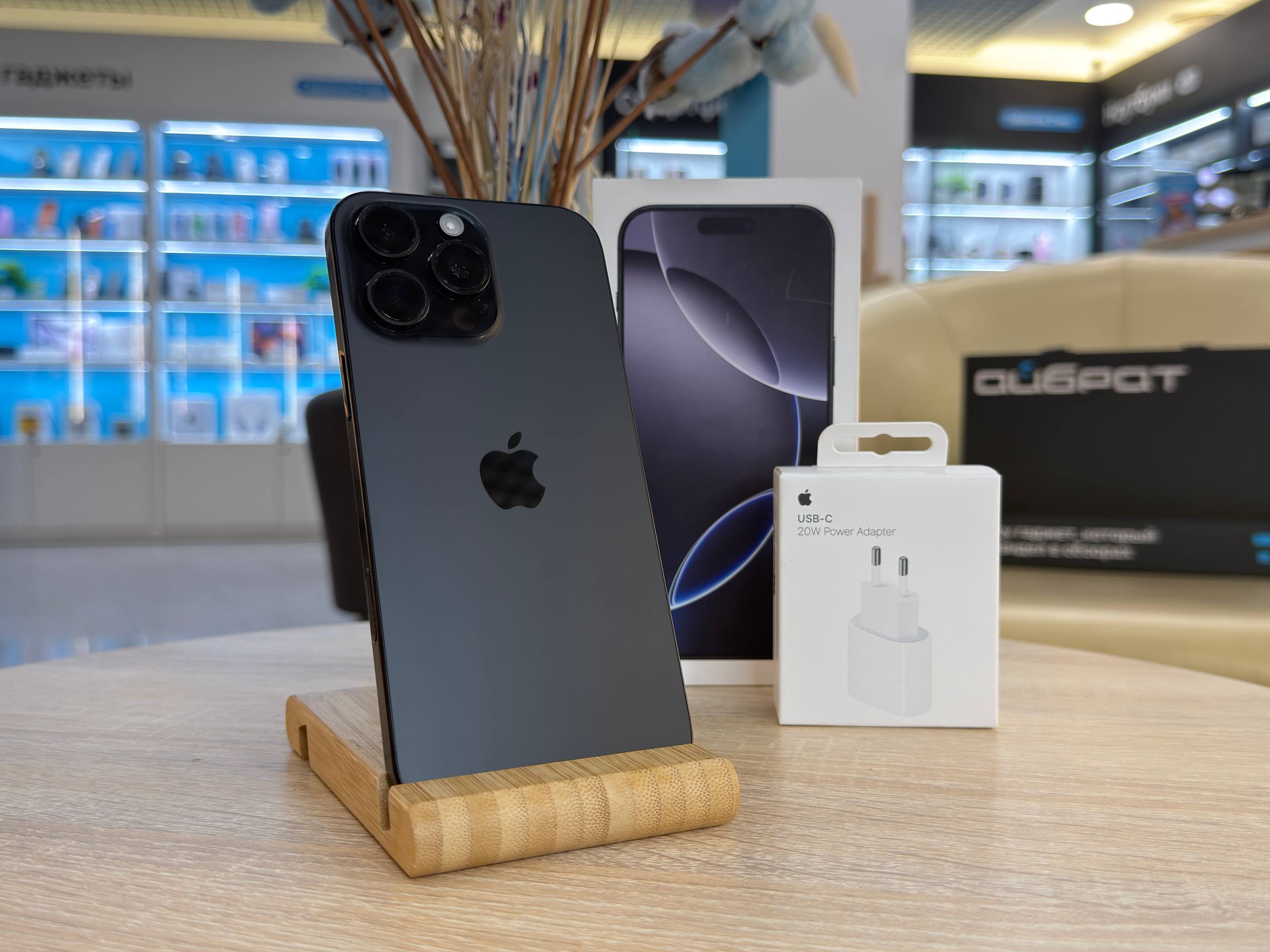 - Смартфон Apple iPhone 16 Pro Max, Чёрный титан, 256 ГБ / 1001*
